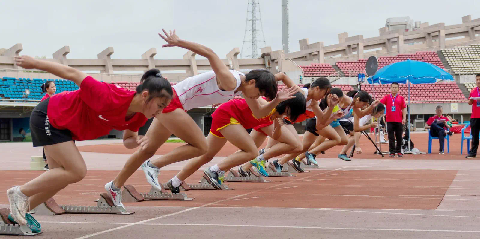 辛纳用的什么网球拍型号